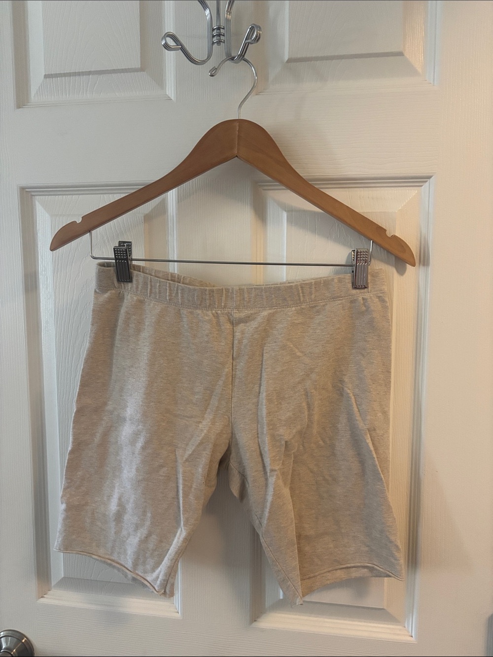 No Boundaries Women's Athletic Shorts in Light Gray